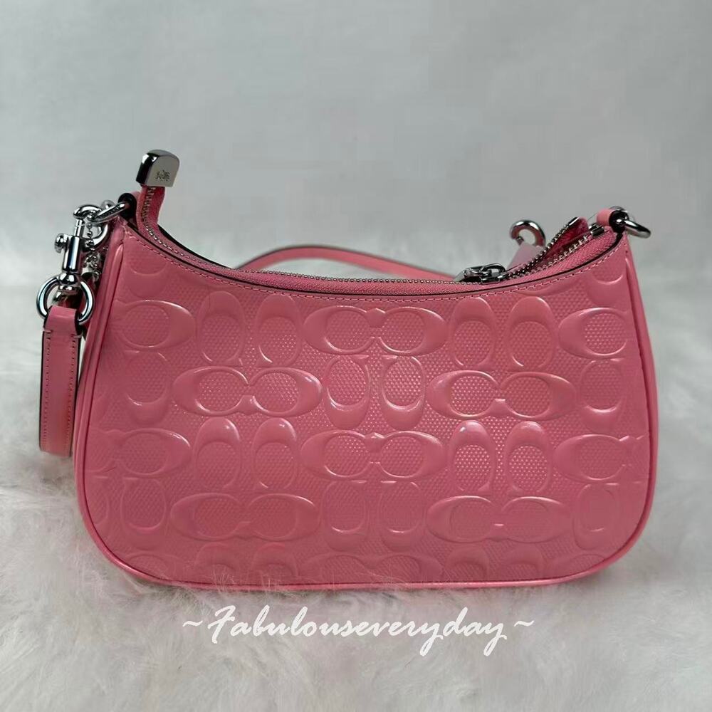 Coach Teri Shoulder Bag In Signature Leather With Heart Charm Sv/Pink CDA98 NWT - Picture 3 of 9